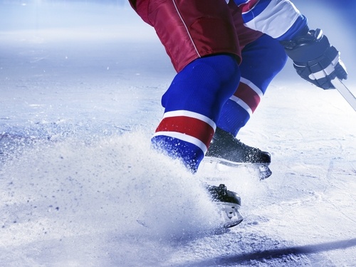 Follow these tips to throw a winning party for your fellow hockey fans.